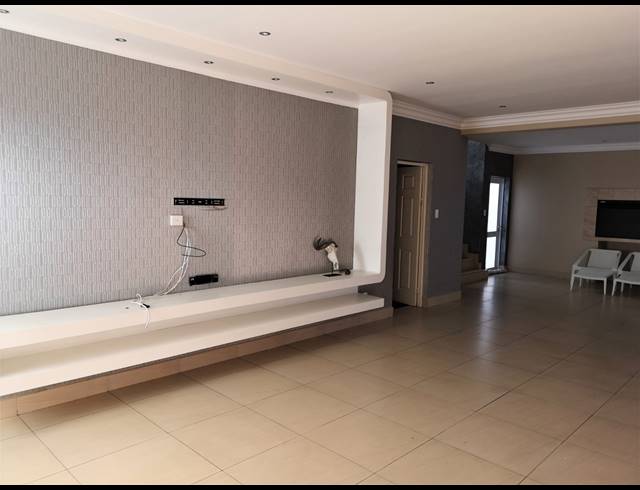 4 BEDROOM TOWNHOUSE FOR SALE IN LILYVALE S H